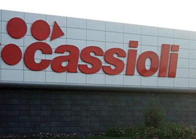 Insegna luminosa Cassioli a lettere singole in rilievo