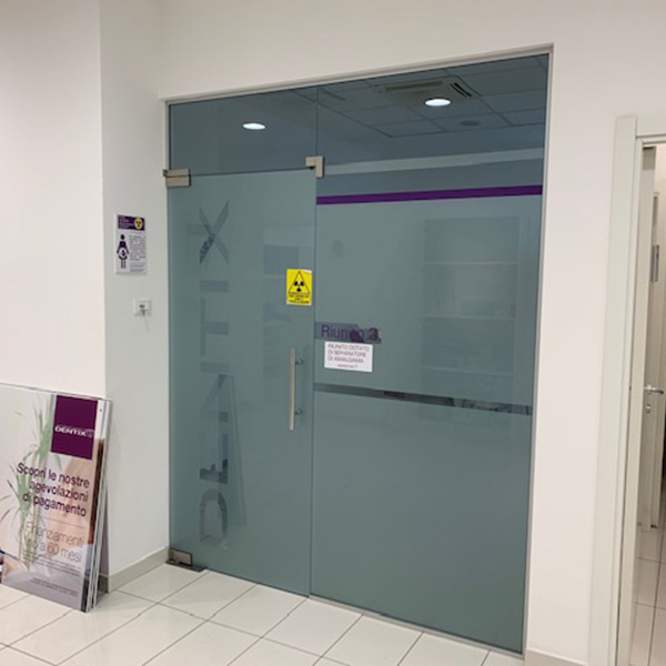 Vetrofanie per porte e vetrine